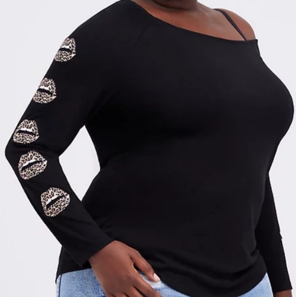 Torrid- off-shoulder tee - Picture 1 of 5